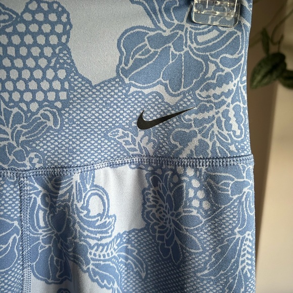 Printed Nike Dri-fit leggings in EUC - Picture 5 of 8